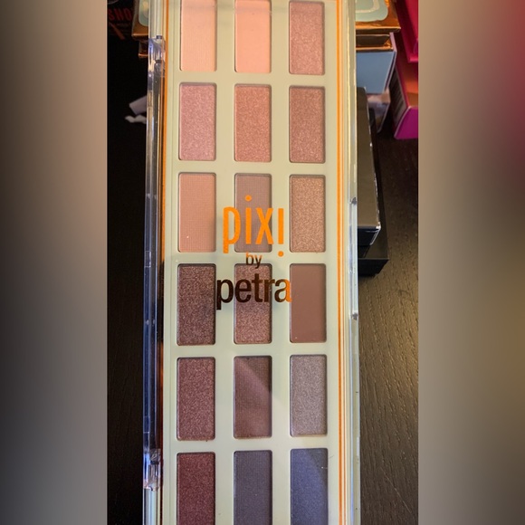 Pixi Lid Lovelies palette - Picture 1 of 2